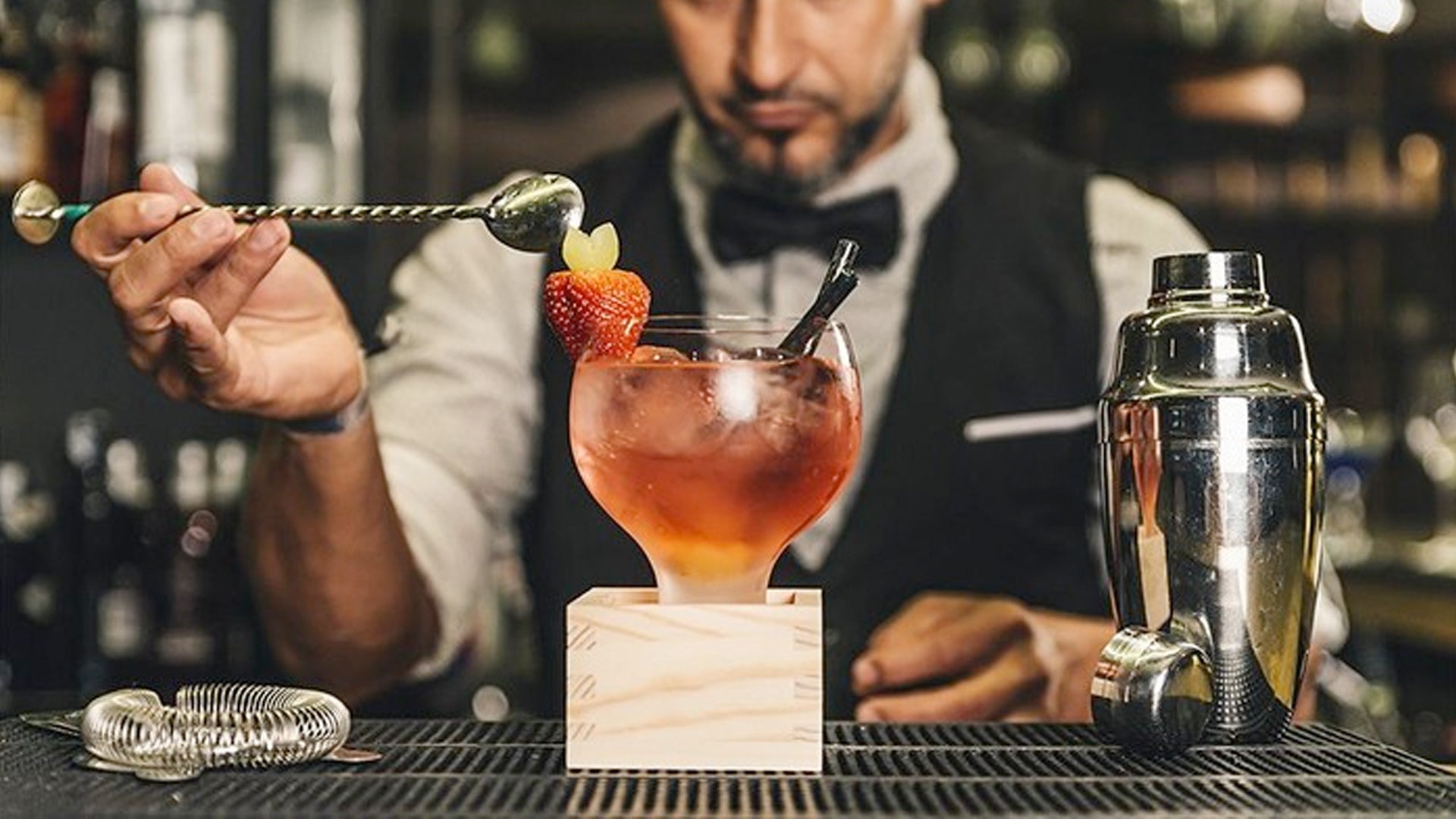 Shake, Stir, Sip: Why Mixology Classes in New Orleans Are Your Ticket to Cocktail Mastery